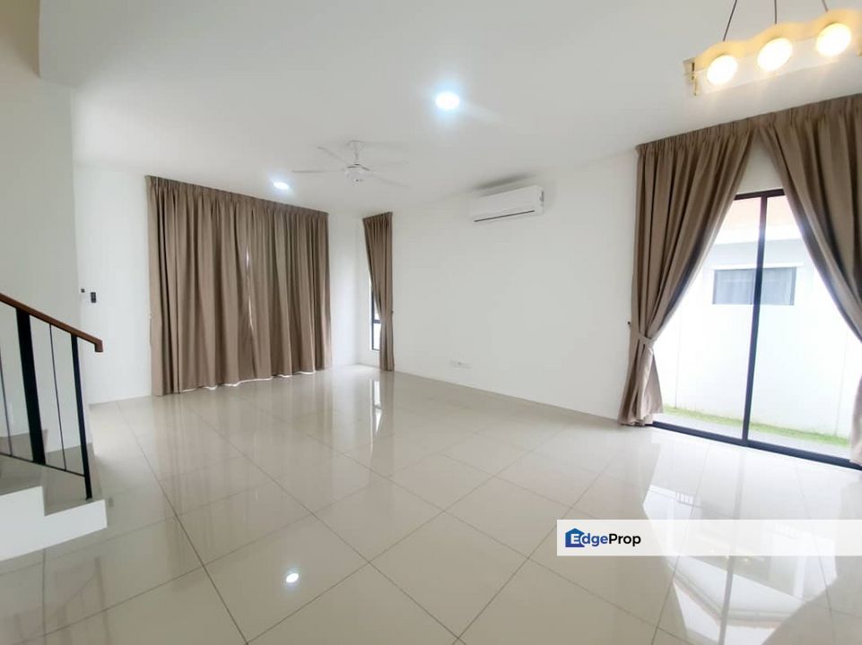 Non Bumi End Lot Partially Furnished, Selangor, Cyberjaya
