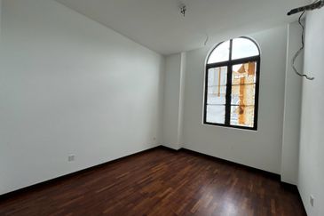 Jewels of Grasmere, Setia Marina