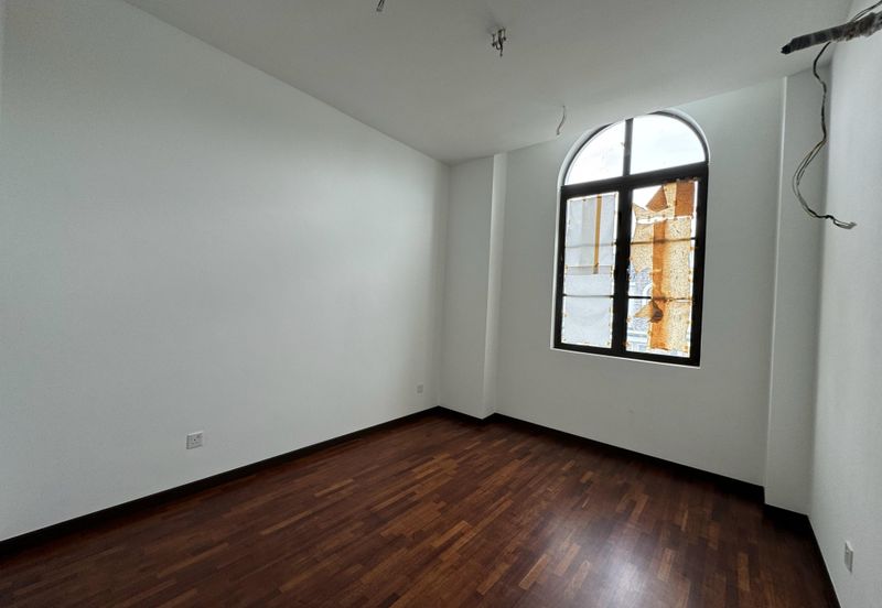 Jewels of Grasmere, Setia Marina