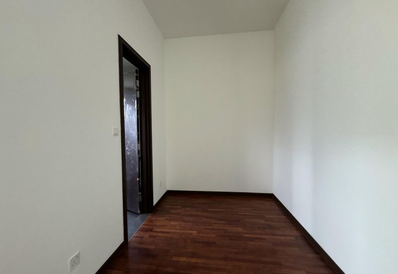 Jewels of Grasmere, Setia Marina