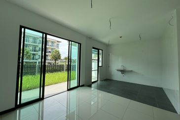 Jewels of Grasmere, Setia Marina