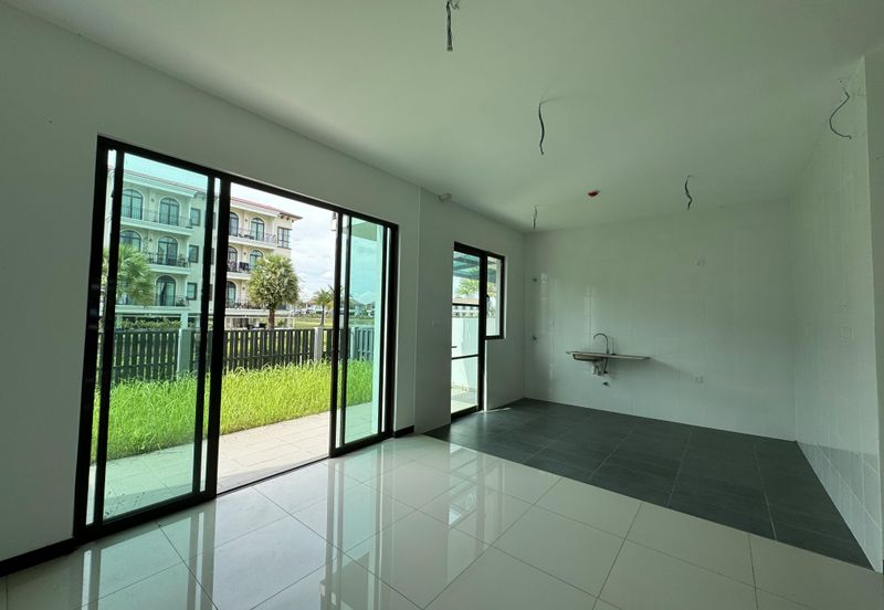 Jewels of Grasmere, Setia Marina