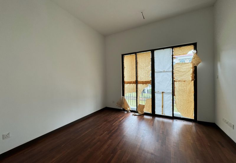 Jewels of Grasmere, Setia Marina