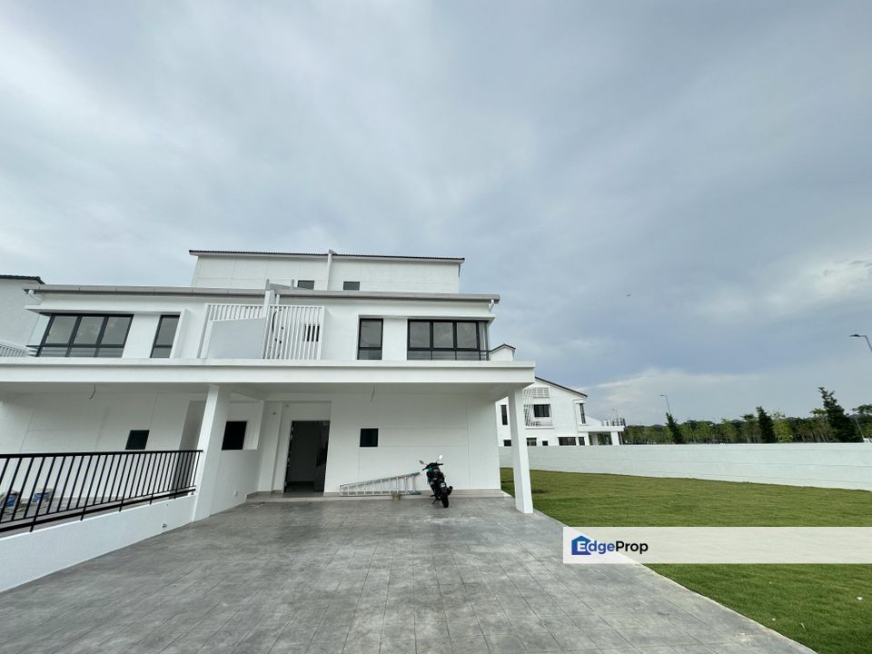 New, big side and back land, Selangor, Cyberjaya