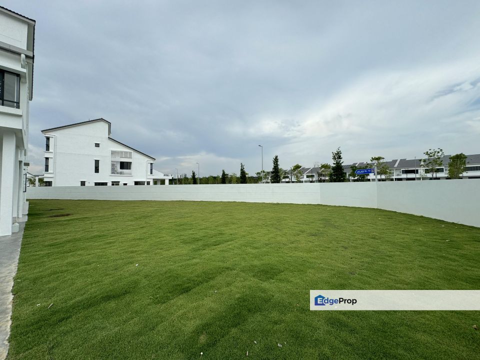 New, big side and back land, Selangor, Cyberjaya