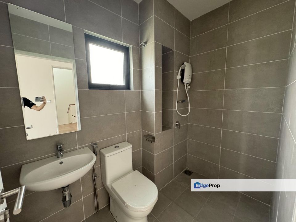 New, big side and back land, Selangor, Cyberjaya