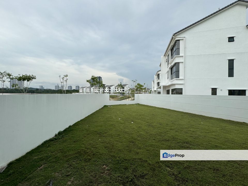 New, big side and back land, Selangor, Cyberjaya