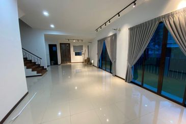 Jewels of Grasmere, Setia Marina