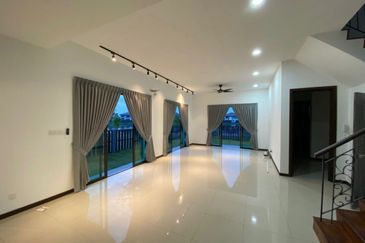 Jewels of Grasmere, Setia Marina