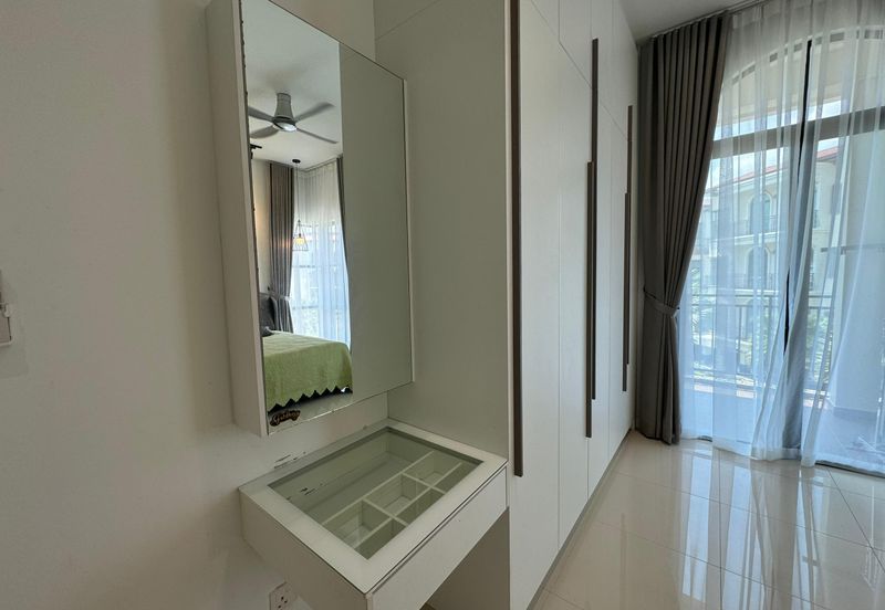 Isle of Kamares, Setia Eco Glades