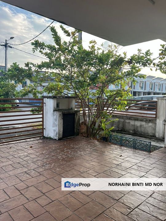 For rent double storey terrace house at Taman Saujana KLIA (Azalea) Kota Warisan, Selangor, Sepang