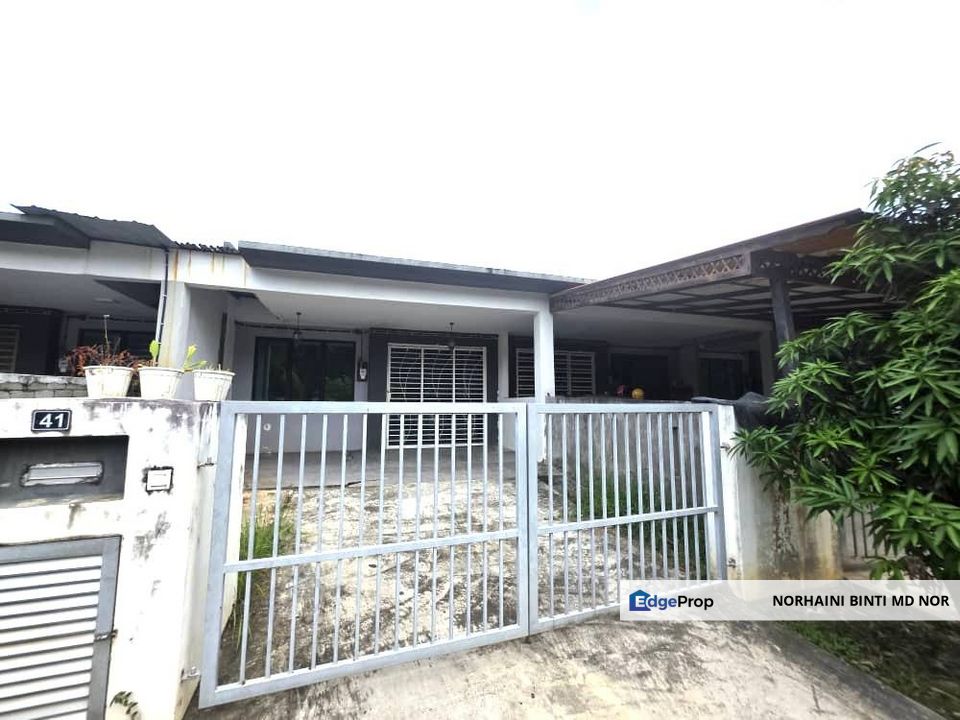 Single Storey Terrace at Taman Dataran Abadi. Labu Lanjut, Sepang for sale, Selangor, Sepang