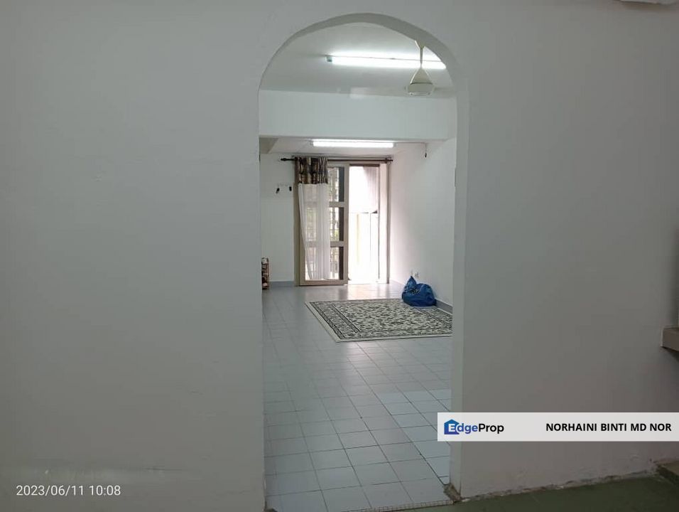 Three Storey Terrace House, Intermediate Unit at Taman Dagang, Ampang Selangor for sale, Selangor, Ampang
