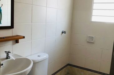 Jalan Kemuning Bayu 33/32F