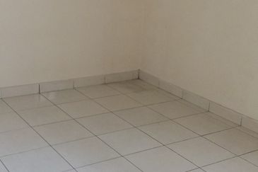 Jalan Kemuning Bayu 33/32F