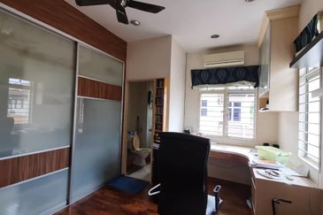 Jalan Kemuning Bayu 33/32F