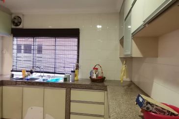 Jalan Kemuning Bayu 33/32F