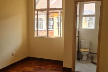 Jalan Kemuning Bayu 33/32F