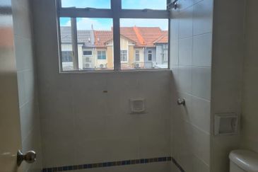 Jalan Kemuning Bayu 33/32F