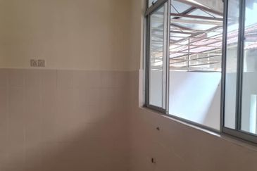 Jalan Kemuning Bayu 33/32F