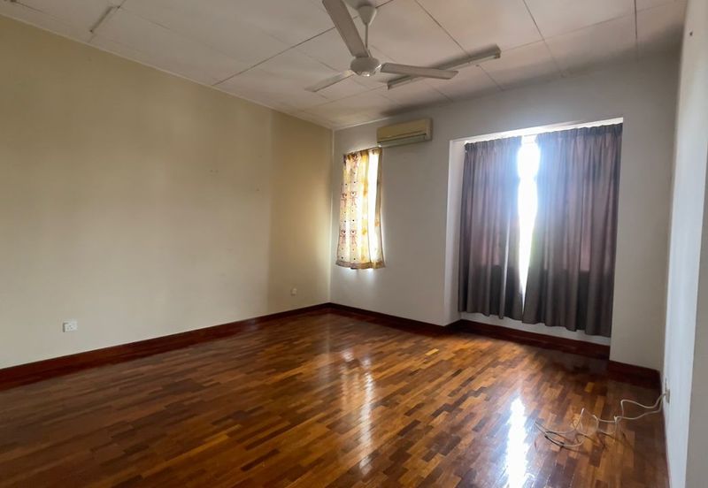 Gated guarded Freehold renovated