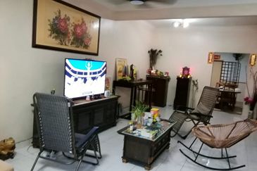 Jalan Anggerik Tania