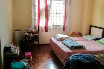 Jalan Anggerik Tania