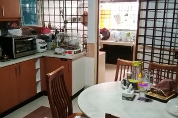 Jalan Anggerik Tania