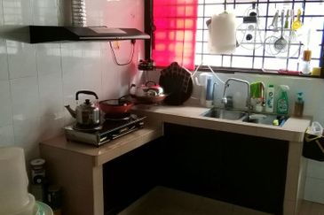 Jalan Anggerik Tania