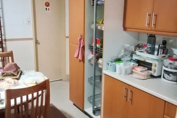 Jalan Anggerik Tania