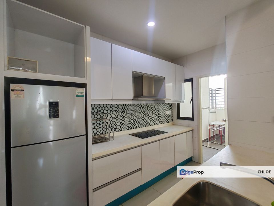 KUSuite 3room corner 1097sf Fully Furnished Avail now , Selangor, Kota Kemuning