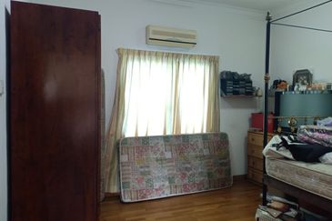 Exclusive and low density 2sty bungalow kota kemuning 