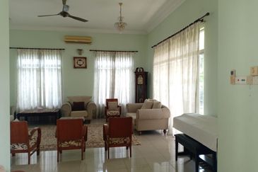 Exclusive and low density 2sty bungalow kota kemuning 