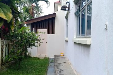 Exclusive and low density 2sty bungalow kota kemuning 