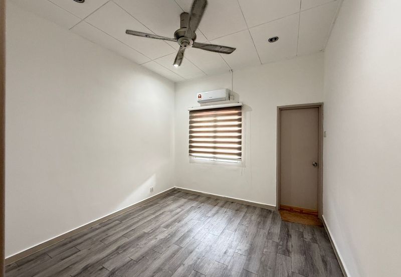 2 storey nlot renovated  kota kemuning 