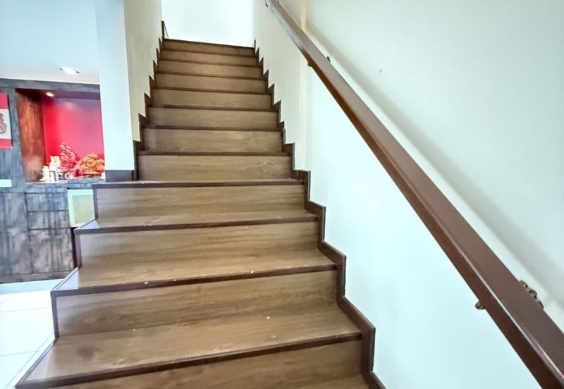 2 storey nlot renovated  kota kemuning 