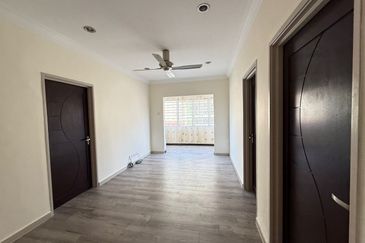 2 storey nlot renovated  kota kemuning 