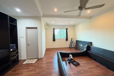 2 storey nlot renovated  kota kemuning 