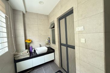 2 storey nlot renovated  kota kemuning 