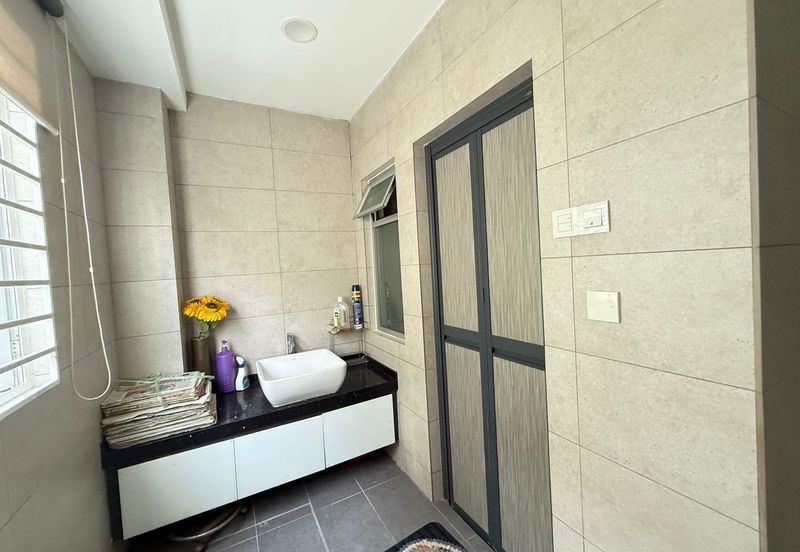 2 storey nlot renovated  kota kemuning 