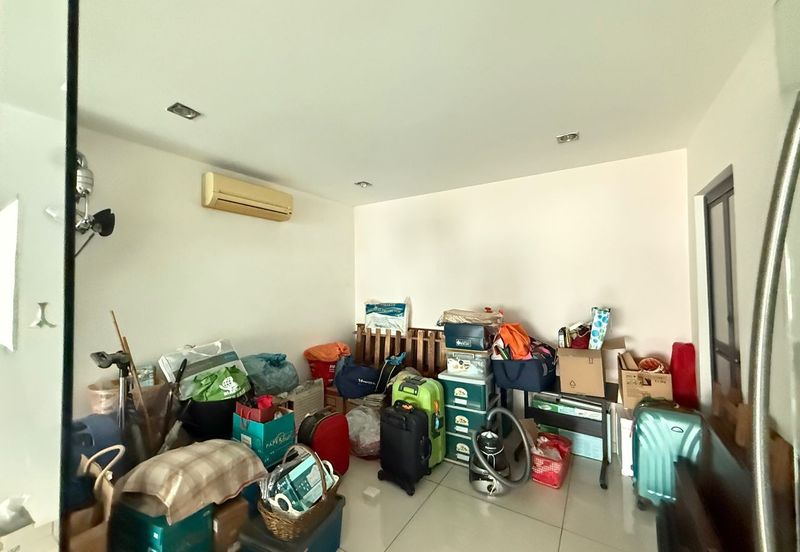 2 storey nlot renovated  kota kemuning 