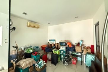 2 storey nlot renovated  kota kemuning 