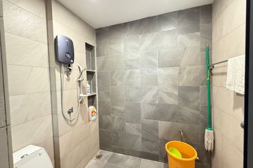 2 storey nlot renovated  kota kemuning 