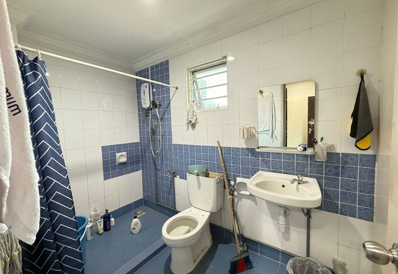 2 storey nlot renovated  kota kemuning 