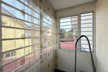 2 storey nlot renovated  kota kemuning 