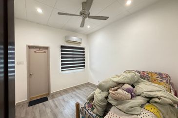 2 storey nlot renovated  kota kemuning 