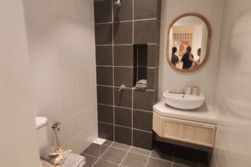 Persiaran Puncak Alam 1 