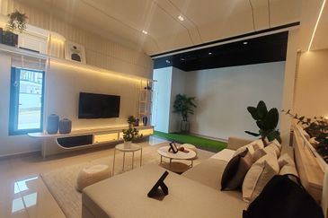 Persiaran Puncak Alam 1 