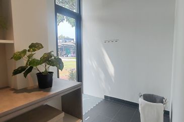 Persiaran Puncak Alam 1 