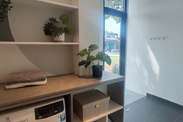 Persiaran Puncak Alam 1 